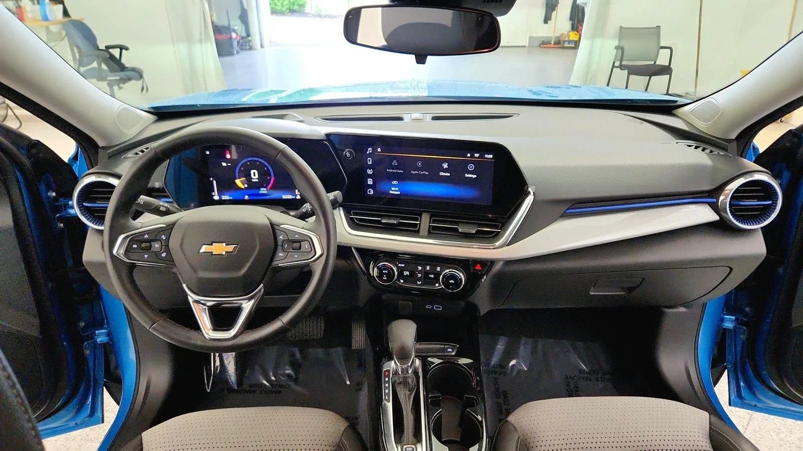 Used 2025 Chevrolet Trax LT w/ Driver Confidence Package FWD image 27