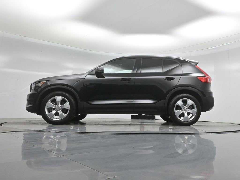 Used 2022 Volvo XC40 T5 Momentum AWD/4WD image 7