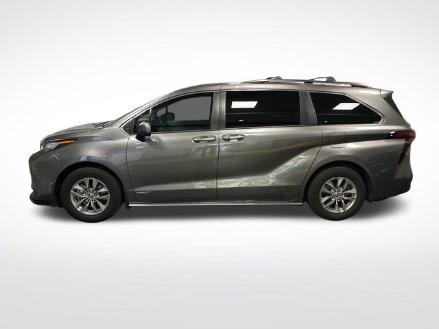 Used 2021 Toyota Sienna LE FWD image 2