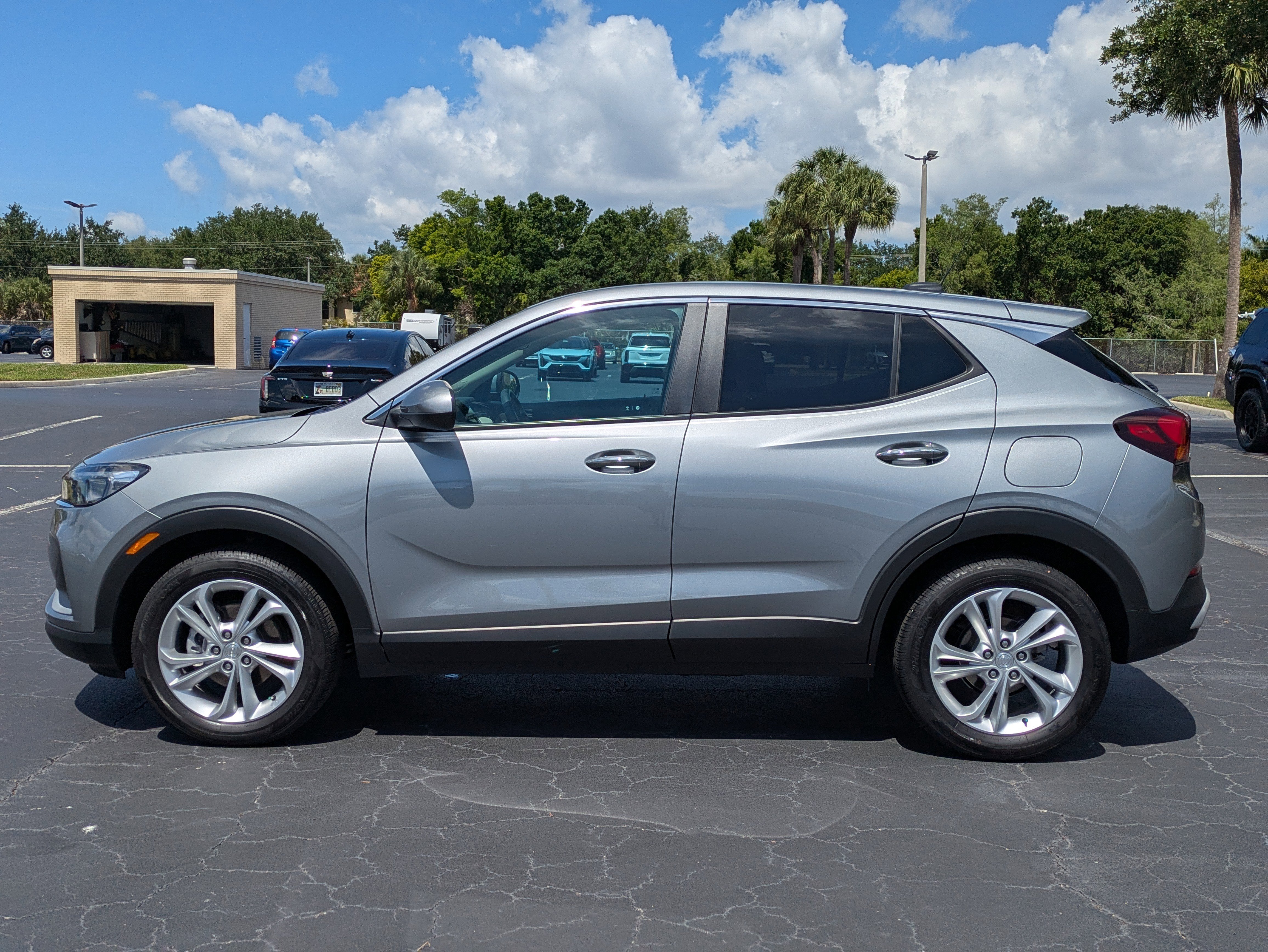Used 2023 Buick Encore GX Preferred w/ Cold Weather Comfort Package FWD image 3