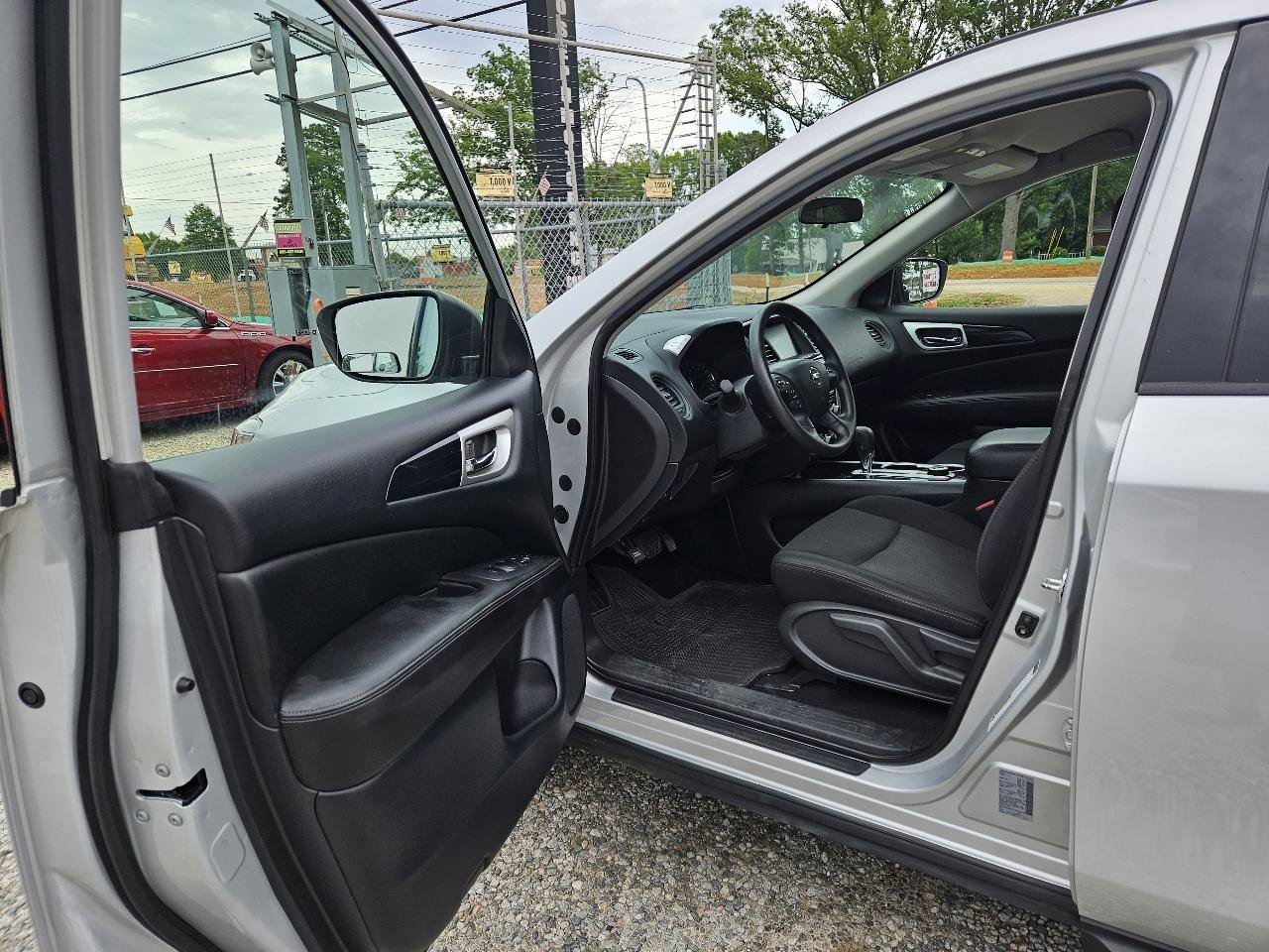 Used 2019 Nissan Pathfinder S AWD/4WD image 9