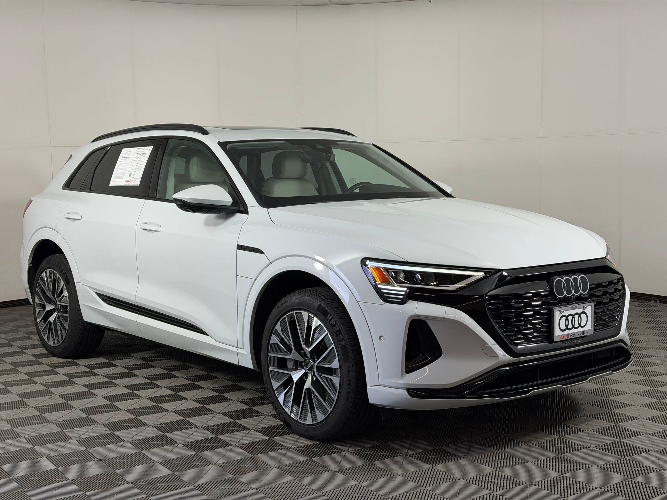 Used 2024 Audi Q8 e-tron Premium Plus w/ Premium Plus Package AWD/4WD image 7