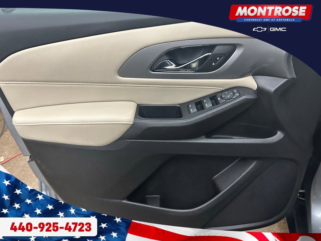 Used 2023 Chevrolet Traverse LS image 9