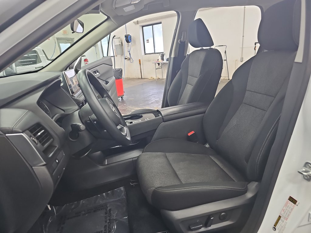 Used 2024 Nissan Rogue SV FWD image 15