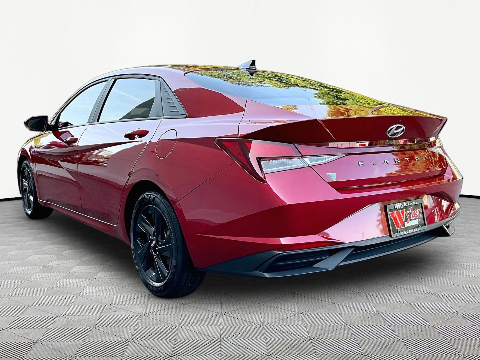 Used 2023 Hyundai Elantra SEL w/ Cargo Package FWD image 4