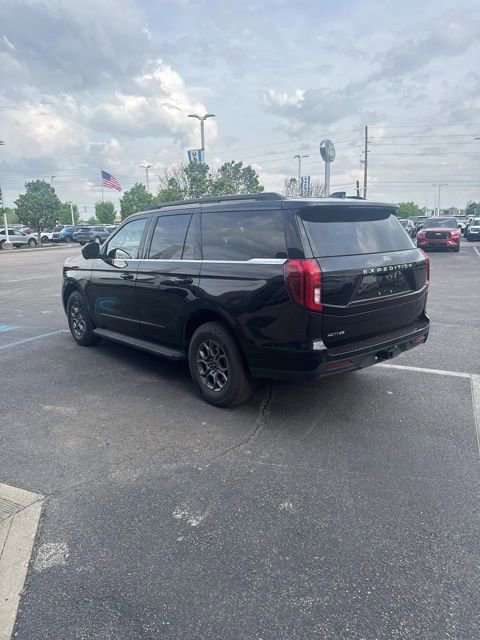 Used 2025 Ford Expedition Active AWD/4WD image 6