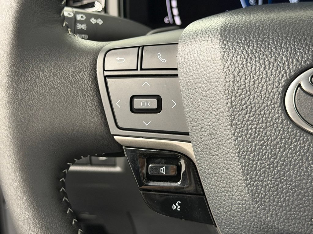 Used 2026 Toyota Camry SE FWD image 26