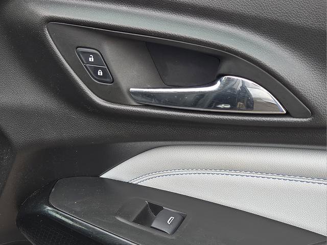 Used 2025 Chevrolet Trax LT w/ Driver Confidence Package FWD image 13