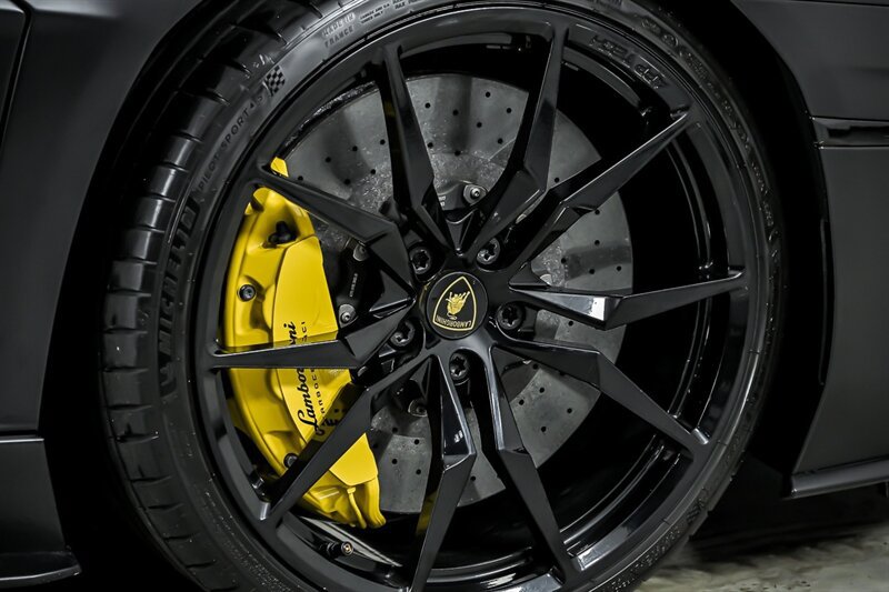 Used 2018 Lamborghini Aventador S AWD/4WD image 15