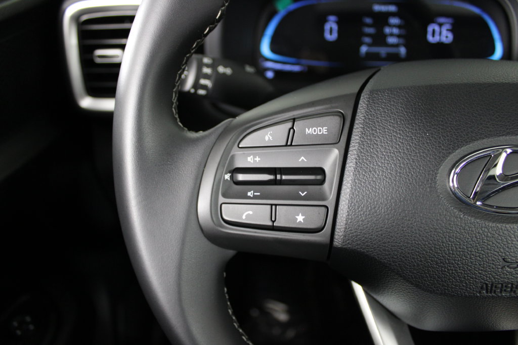 Certified 2026 Hyundai Venue SEL FWD image 24