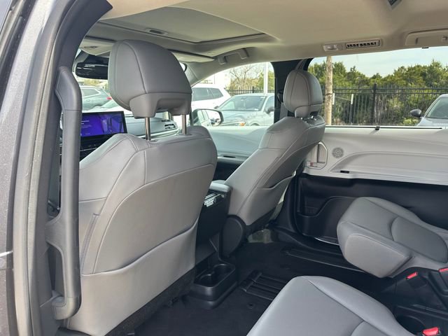 Used 2025 Toyota Sienna XLE image 27