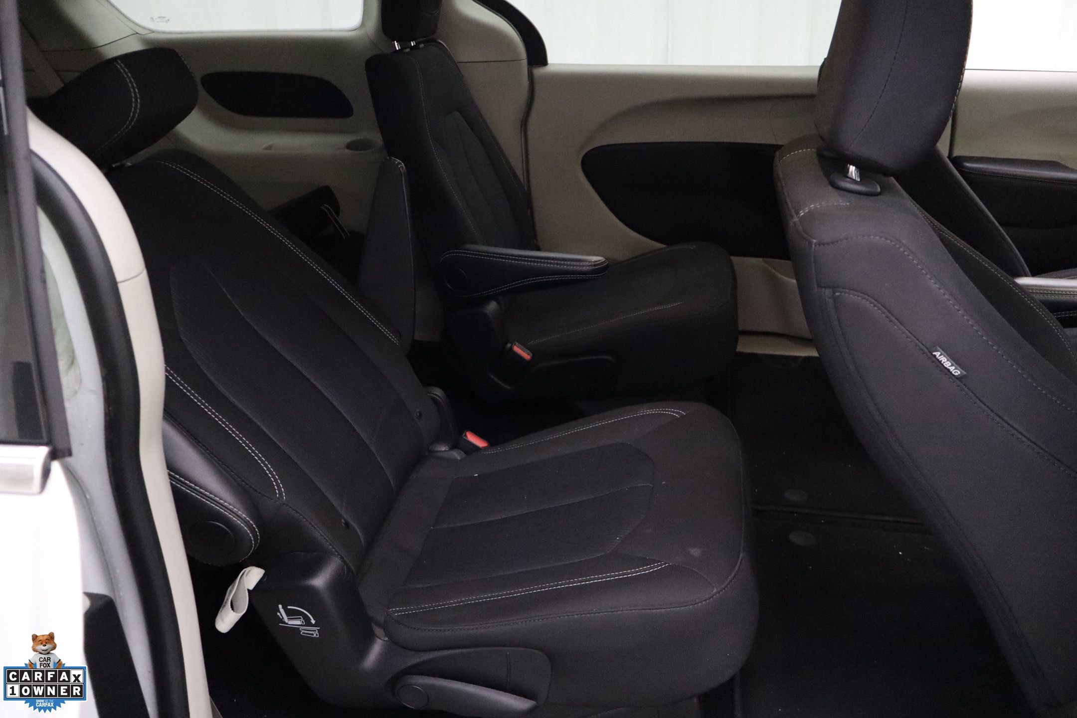 Used 2024 Chrysler Voyager LX image 26