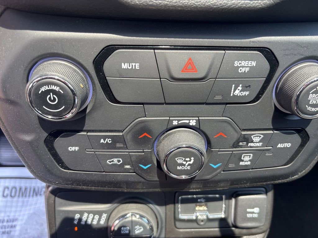 Used 2021 Jeep Renegade Trailhawk w/ Sun & Sound Group AWD/4WD image 31