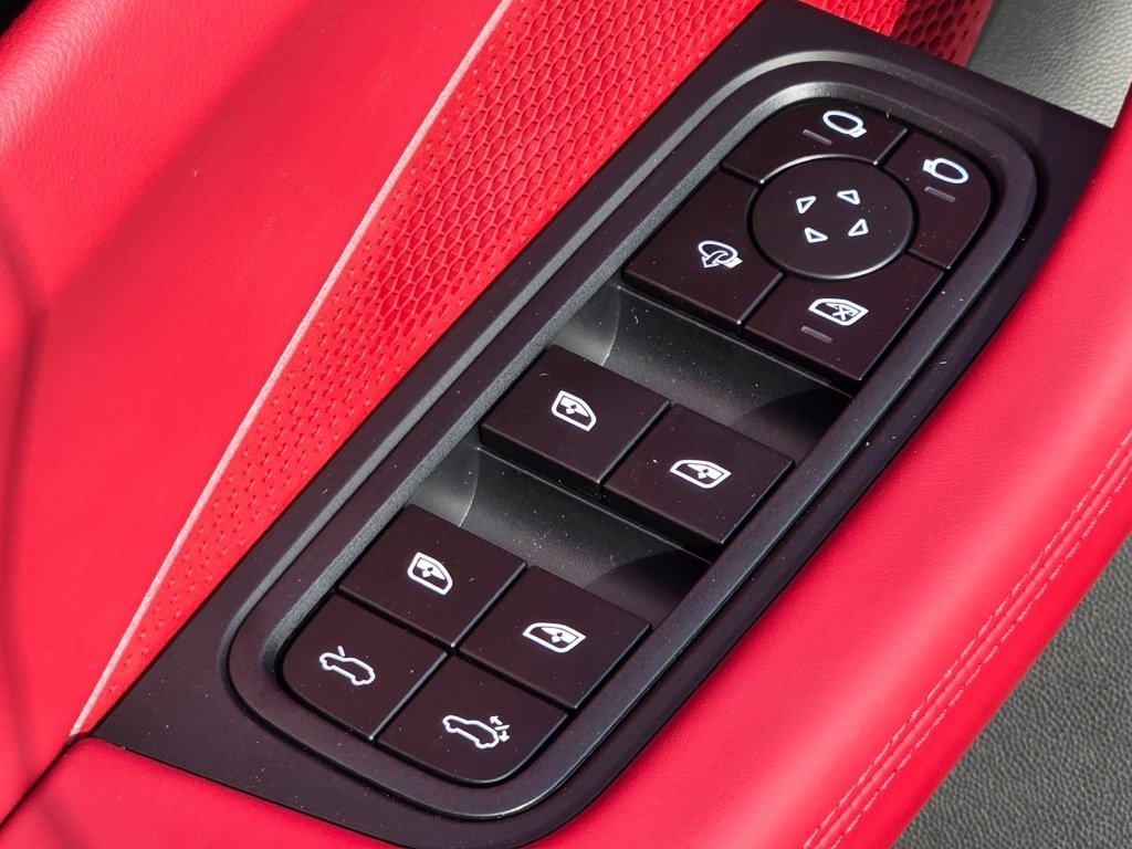 New 2025 Porsche Macan 4S Electric image 18