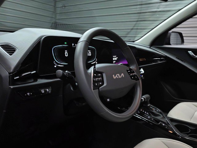 Used 2024 Kia Niro EX FWD image 11