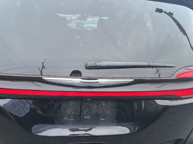 Used 2025 Chrysler Pacifica Select image 21