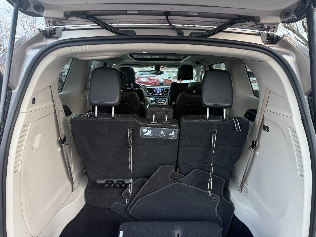 Used 2018 Chrysler Pacifica Touring-L Plus image 6