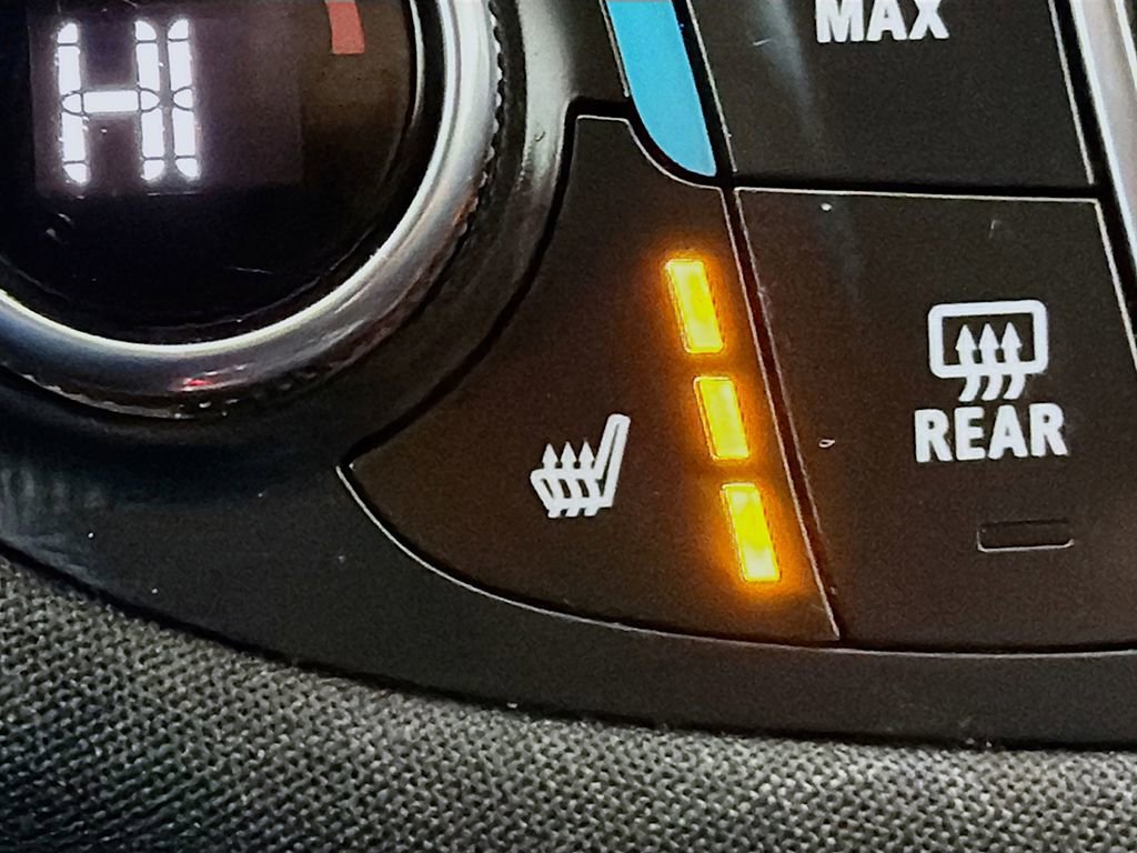 Used 2024 Chevrolet Malibu LT image 31