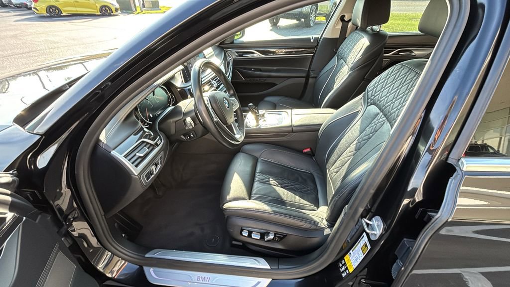 Used 2019 BMW 750i xDrive w/ Autobahn Package AWD/4WD image 26