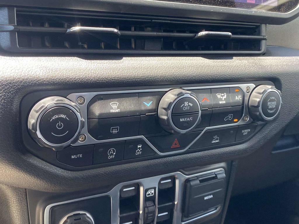 Used 2025 Jeep Gladiator Sport AWD/4WD image 23
