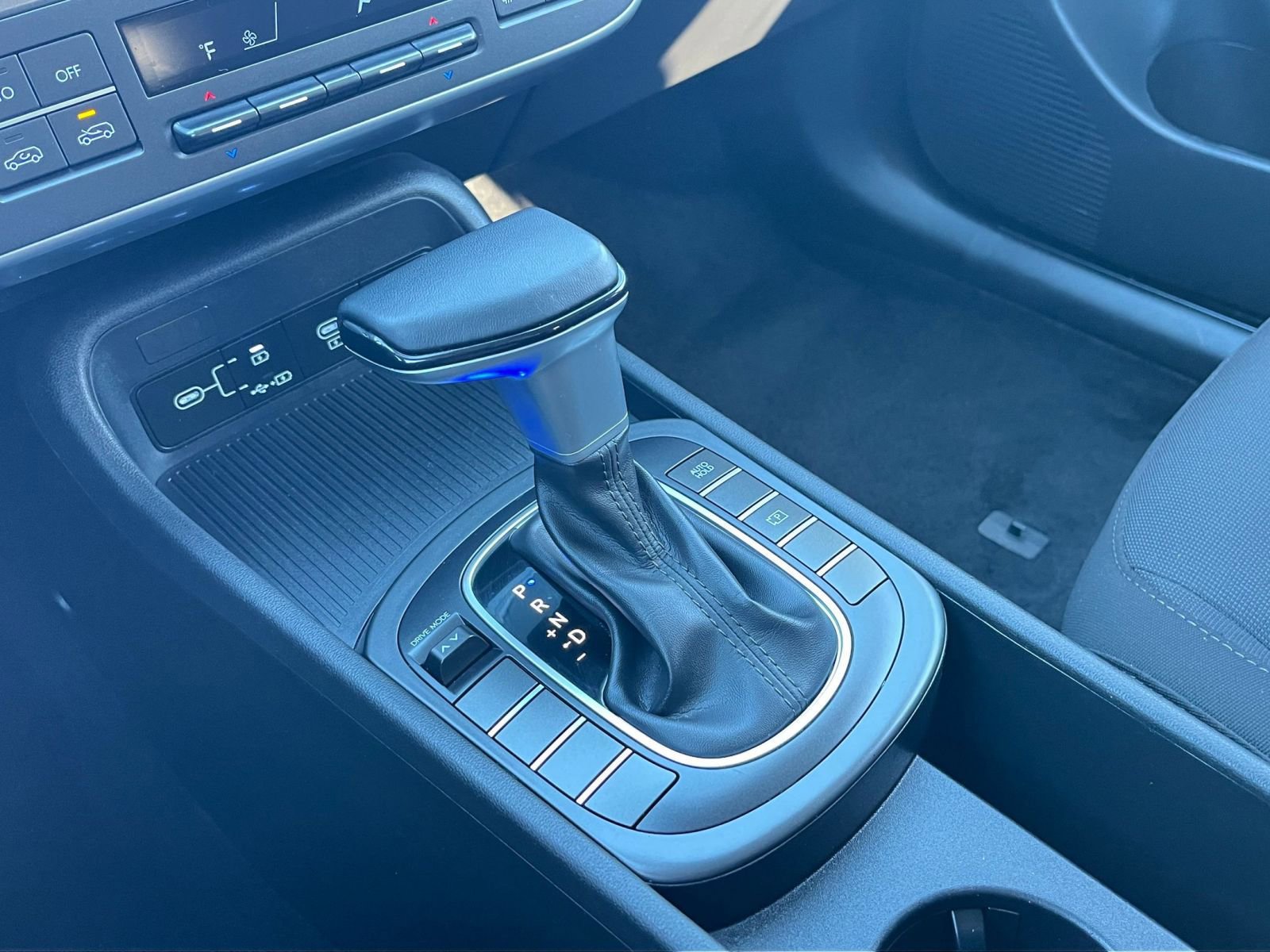 Used 2025 Hyundai Kona SEL image 41