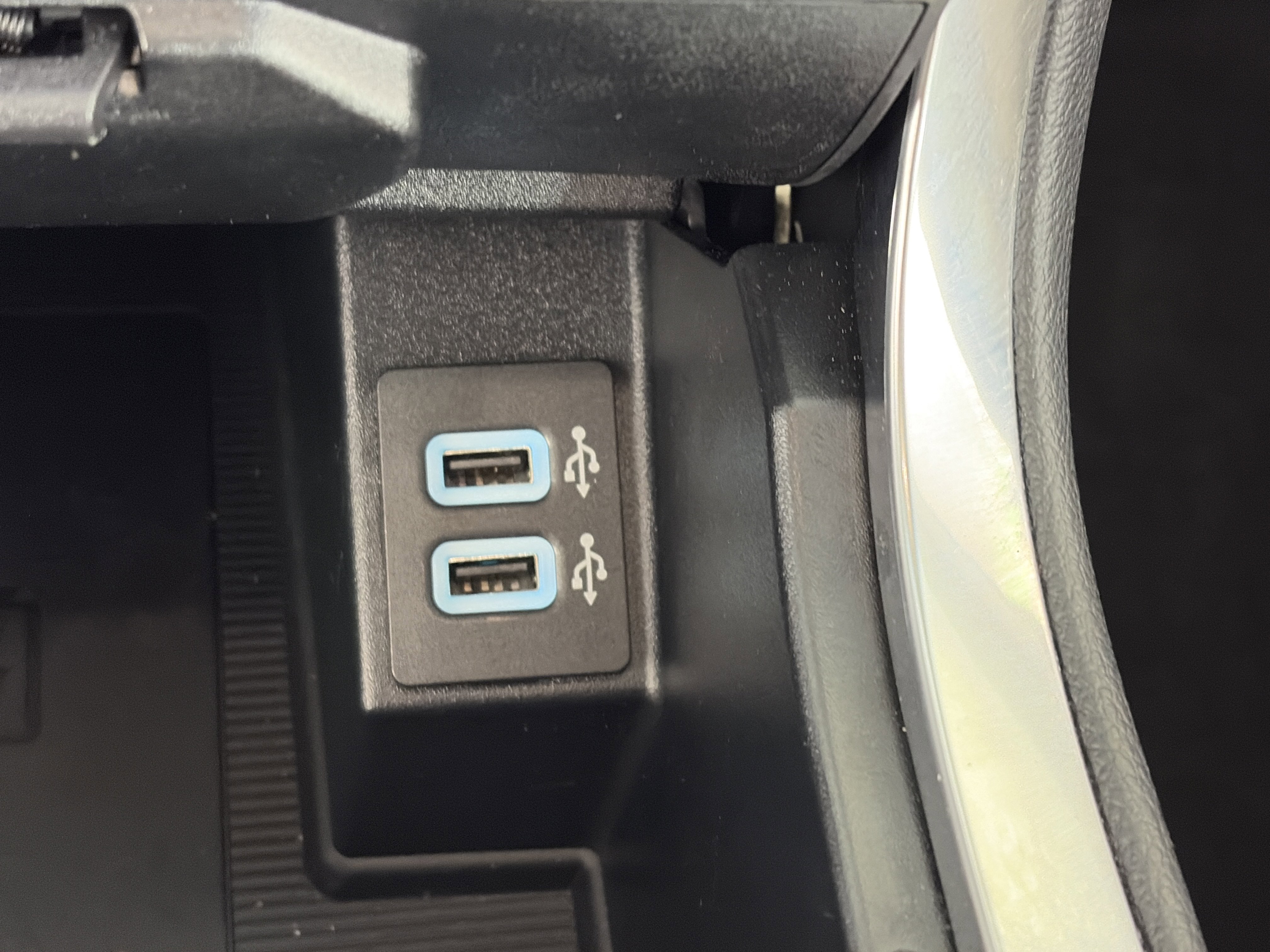 Used 2019 Ford Edge Titanium w/ Cold Weather Package image 27