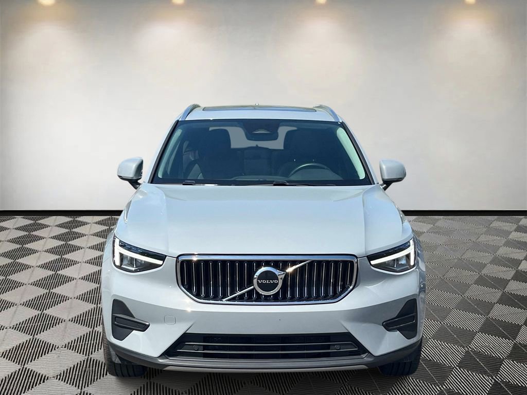 Certified 2025 Volvo XC40 B5 Core w/ Protection Package Premier image 8
