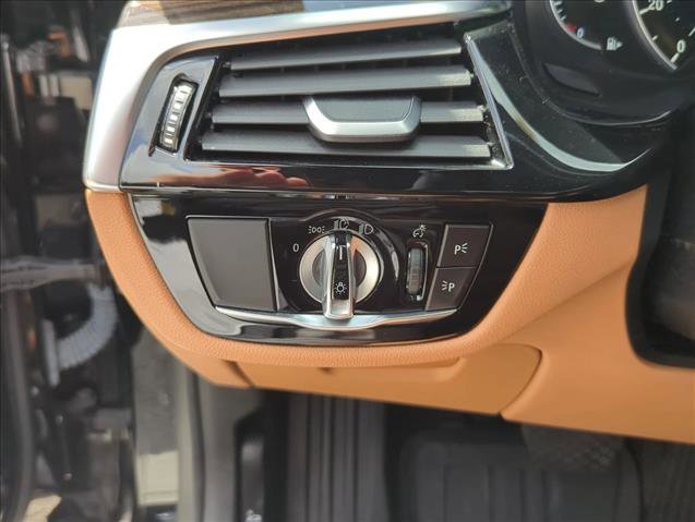 Used 2019 BMW 530i xDrive w/ Convenience Package image 11