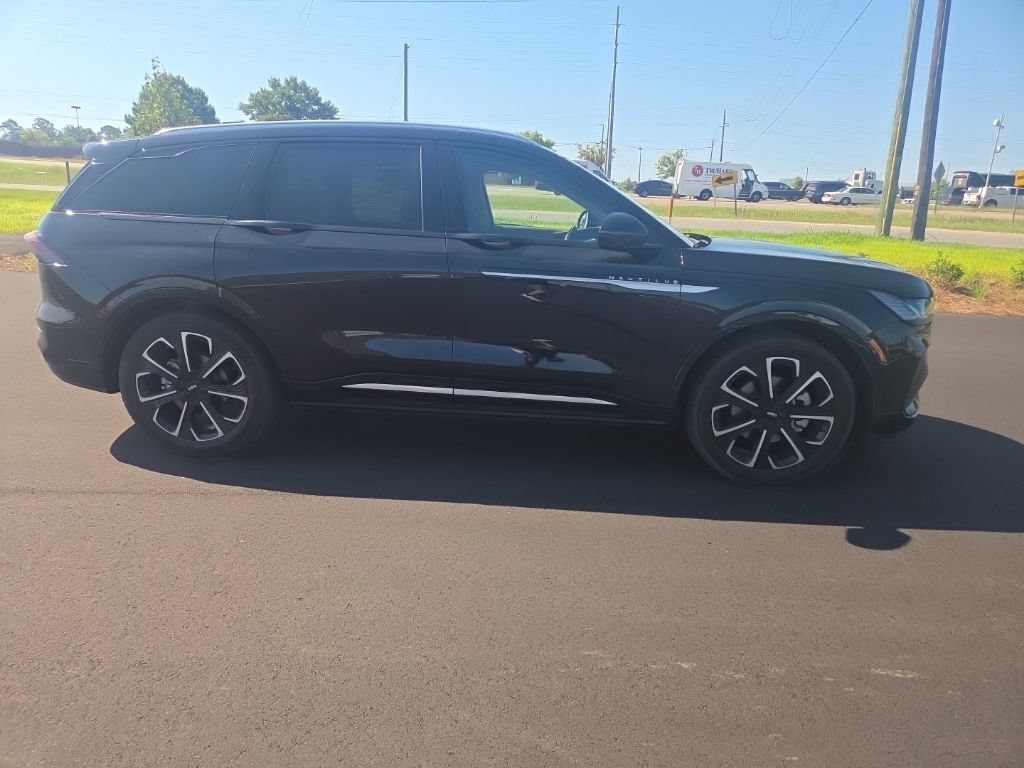 Used 2024 Lincoln Nautilus Reserve w/ Equipment Group 202A AWD/4WD image 18