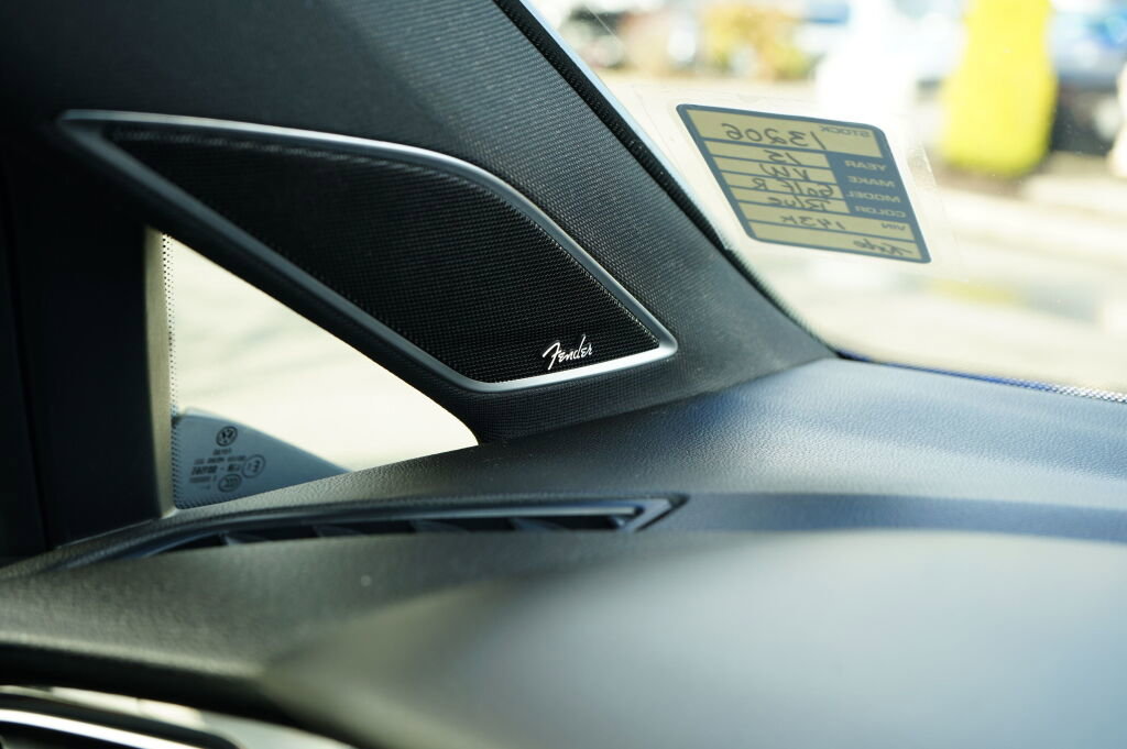 Used 2015 Volkswagen Golf R 4-Door image 22