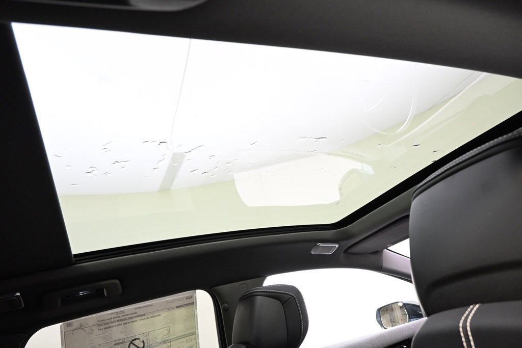 New 2025 Cadillac Optiq Sport 2 w/ LPO, ONYX Package image 17