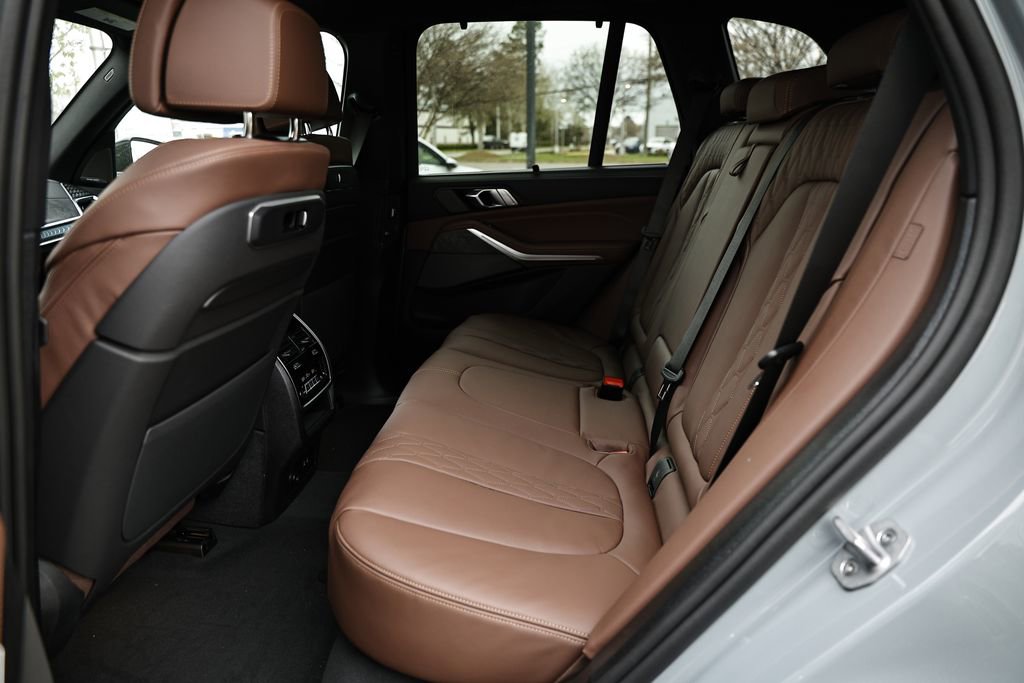 New 2026 BMW X5 xDrive50e w/ Executive Package image 28