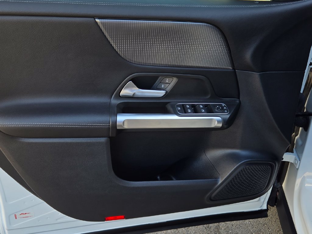 Used 2022 Mercedes-Benz GLB 250 image 11