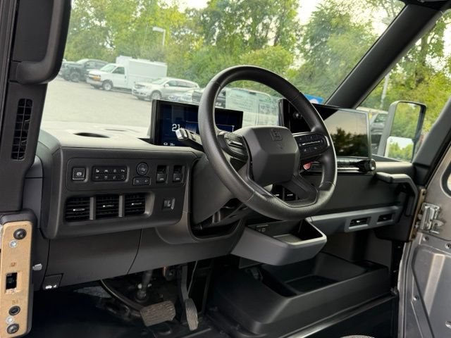 Used 2024 Chevrolet Brightdrop 600 w/ Commercial Equipment Package AWD/4WD image 31