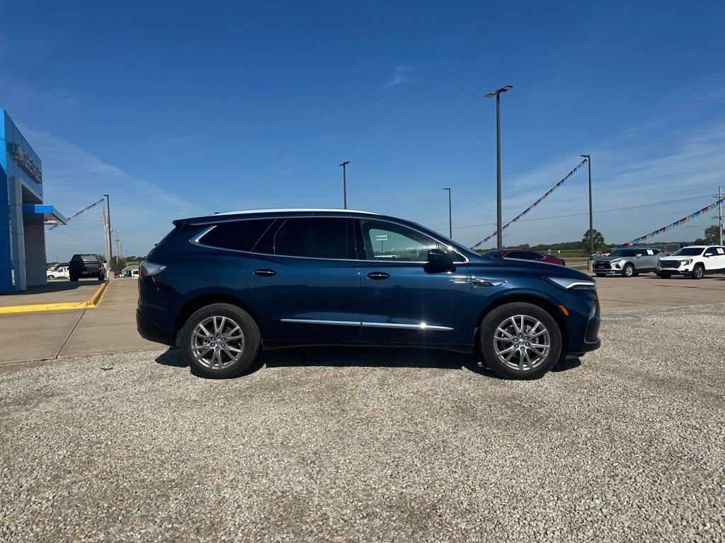 Used 2023 Buick Enclave Essence w/ Experience Buick Package image 3