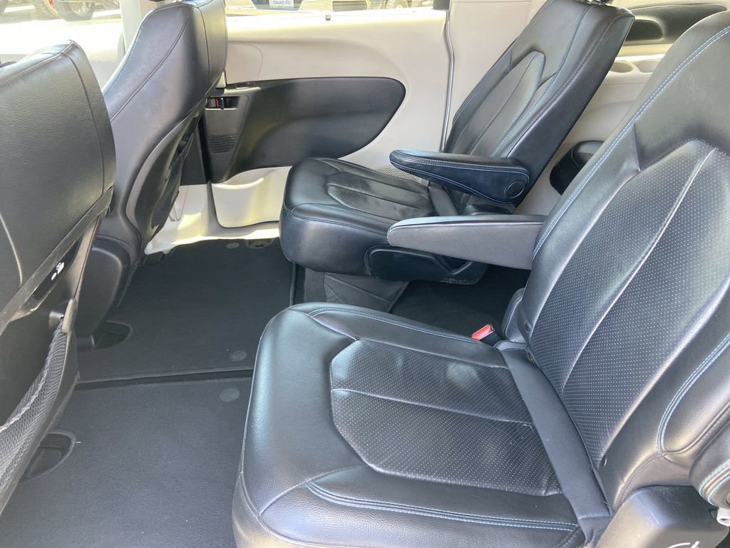 Used 2021 Chrysler Pacifica Touring-L FWD image 20