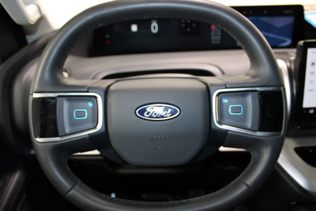 Used 2025 Ford Expedition Active image 38