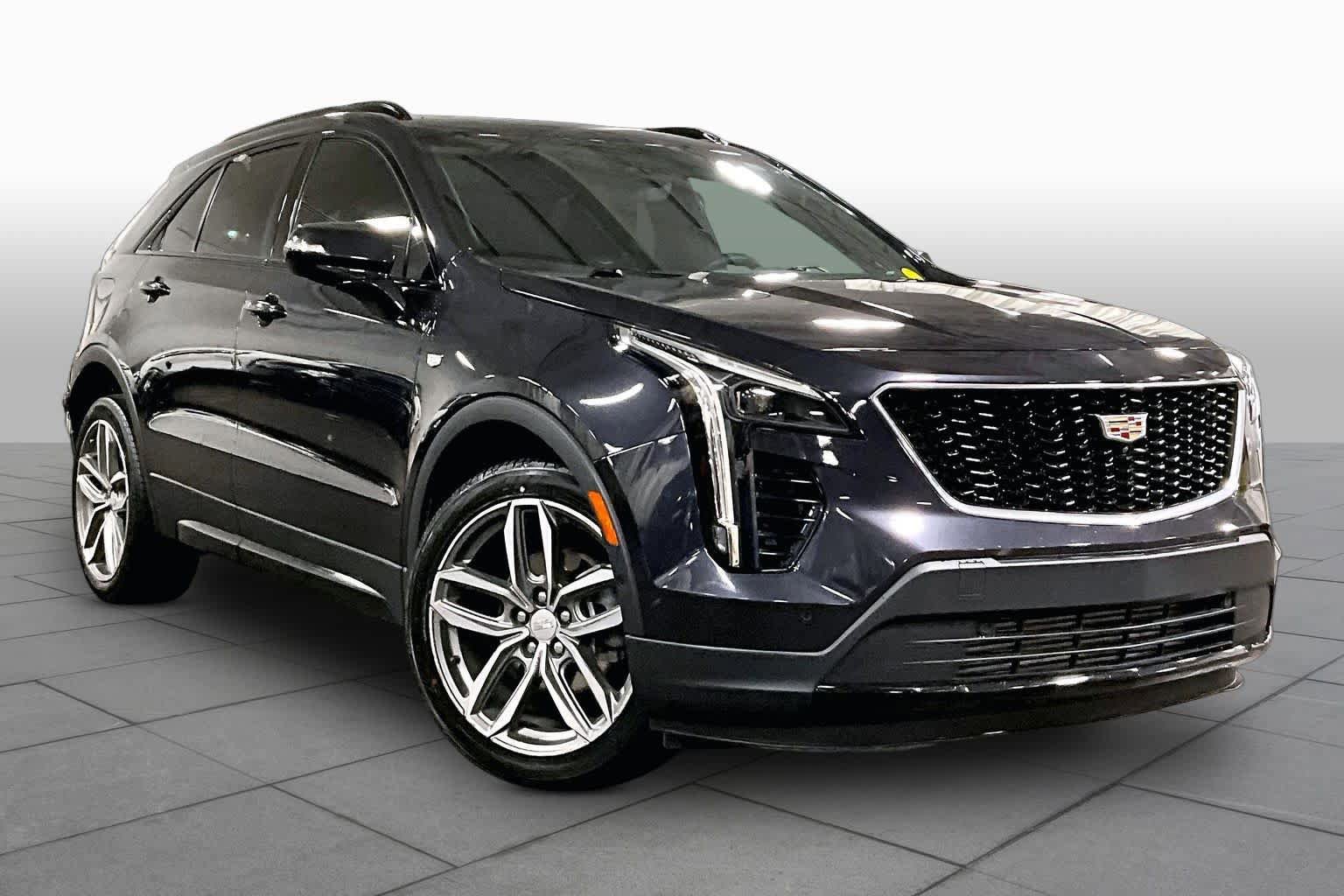 Used 2022 Cadillac XT4 Sport w/ Enhanced Visibility Package FWD image 3