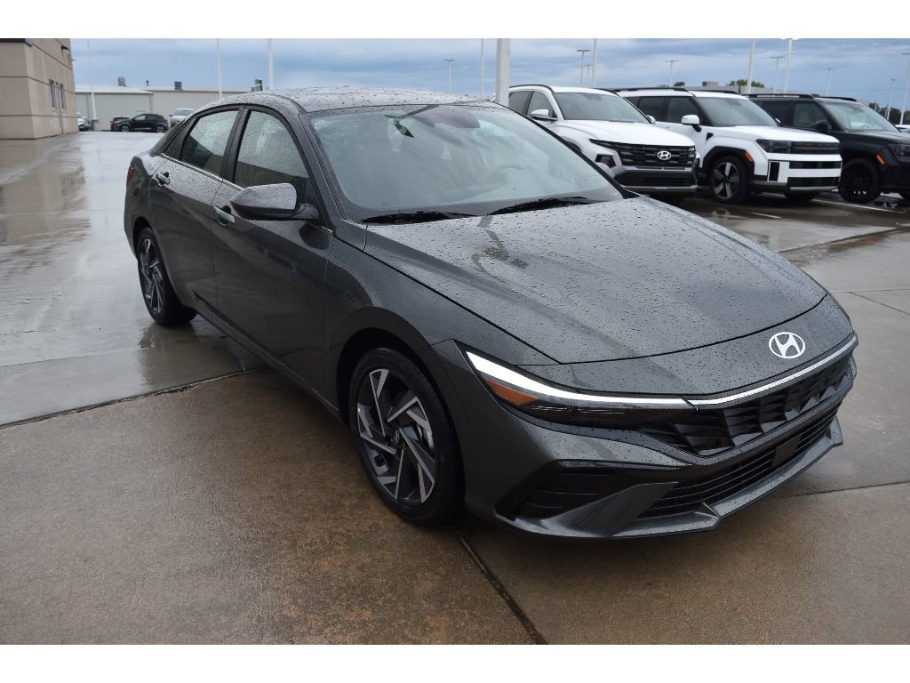 New 2025 Hyundai Elantra SEL image 2