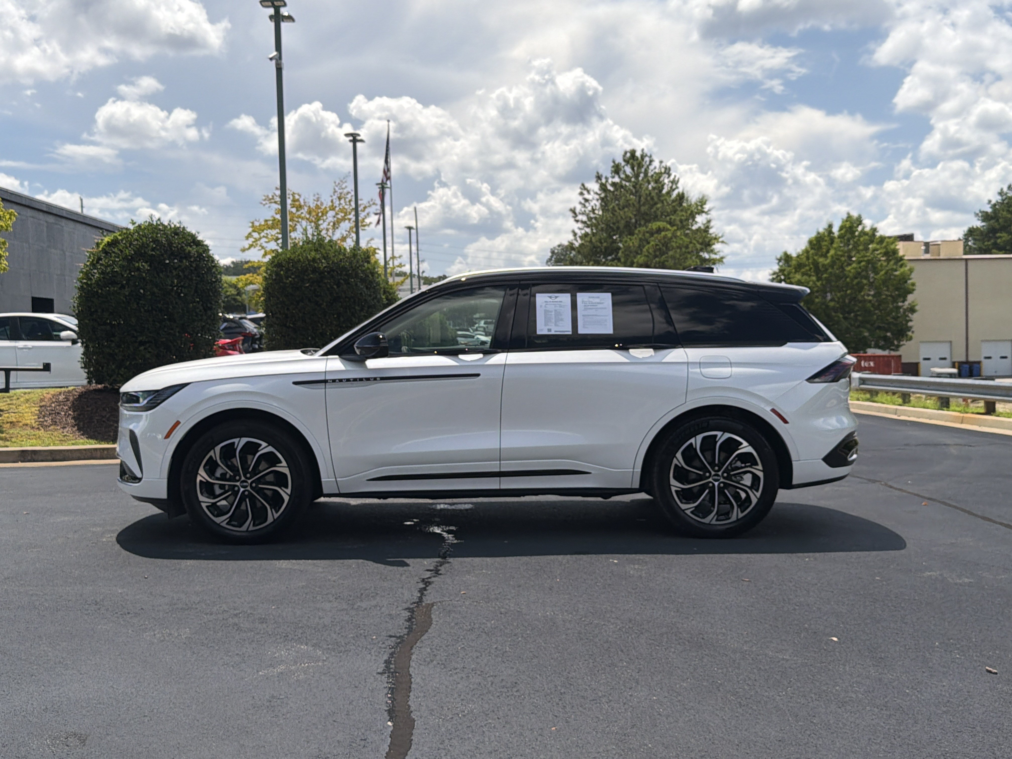 Used 2025 Lincoln Nautilus Reserve AWD/4WD image 15