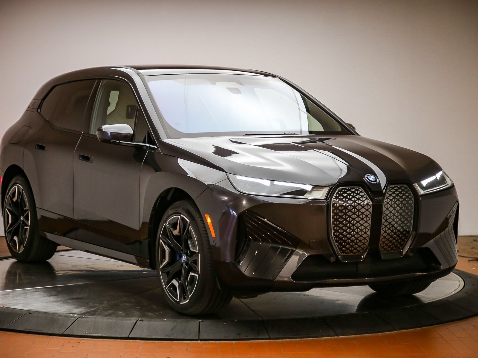 Certified 2024 BMW iX xDrive50 w/ Premium Package AWD/4WD image 6