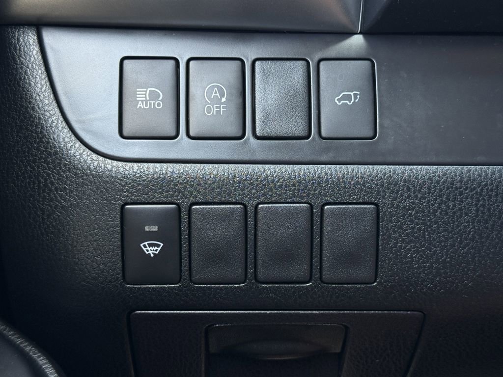 Used 2019 Toyota Highlander SE image 25