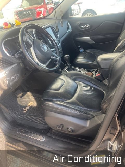 Used 2018 Jeep Cherokee Overland AWD/4WD image 11