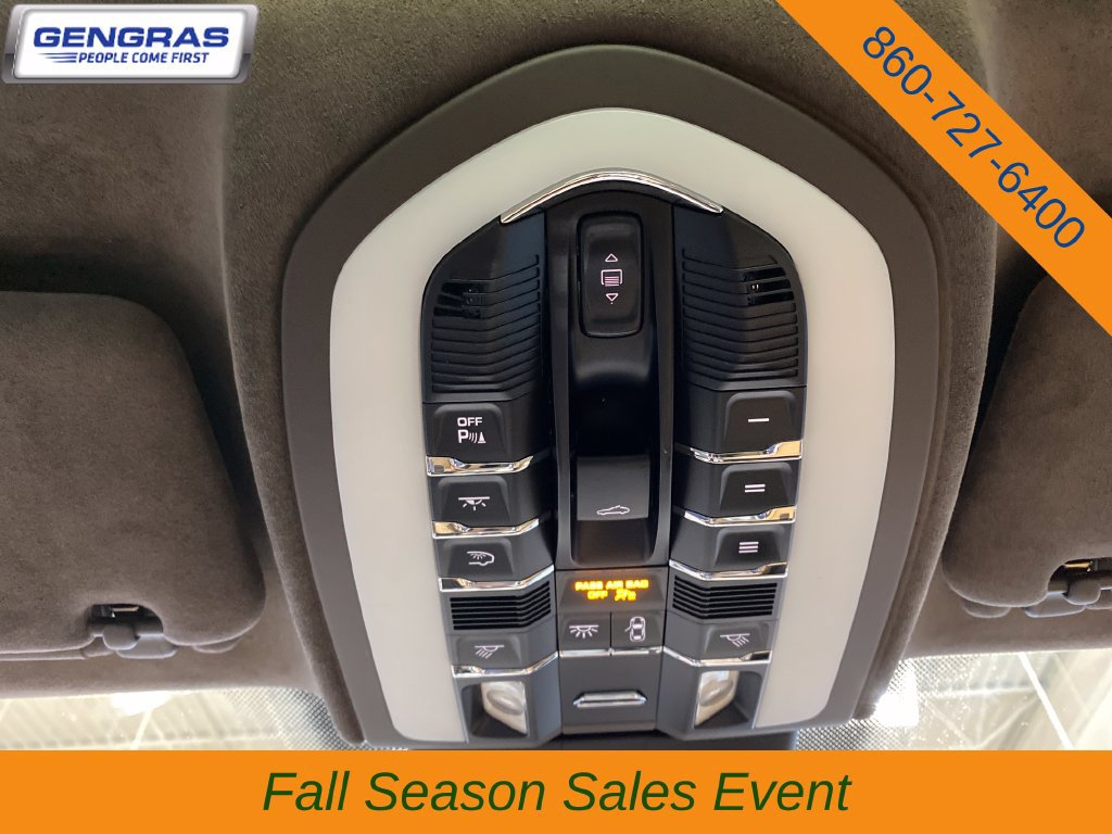 Used 2015 Porsche Cayenne Turbo AWD/4WD image 23