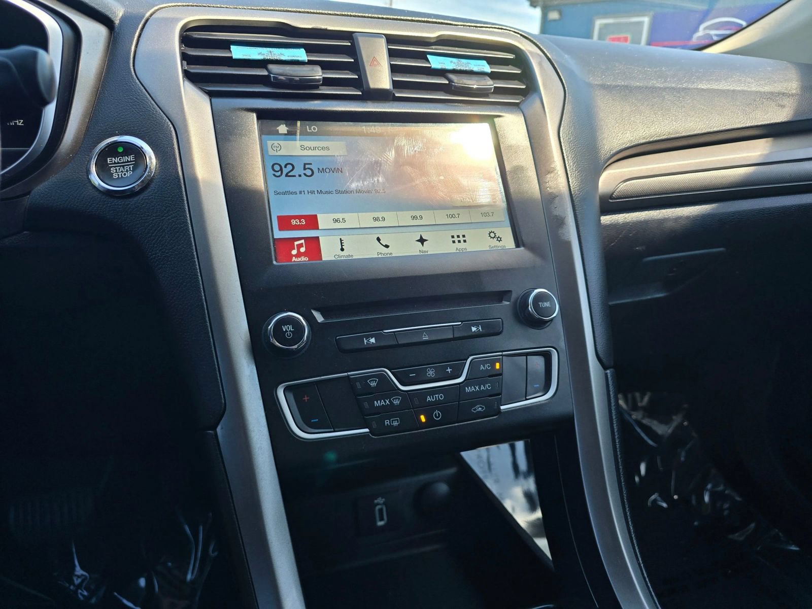Used 2017 Ford Fusion SE w/ Fusion SE Technology Package FWD image 28