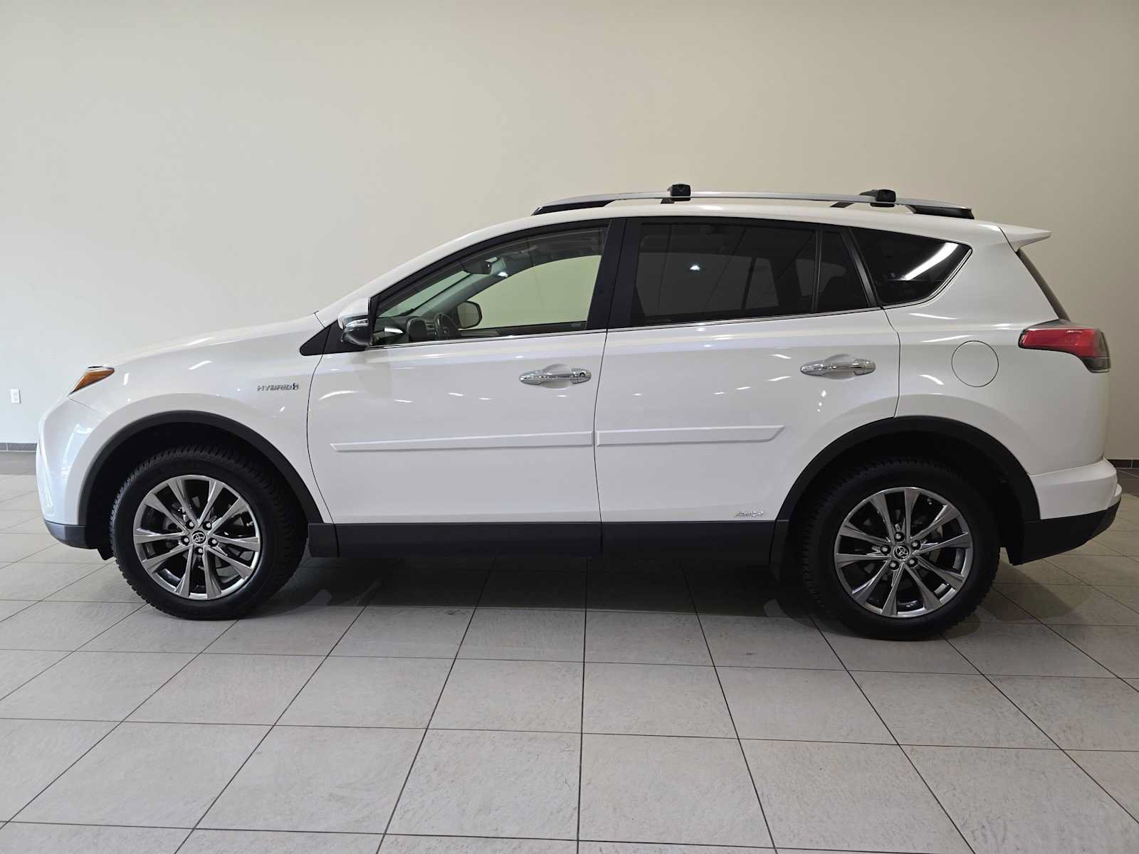 Used 2018 Toyota RAV4 Limited AWD/4WD image 3