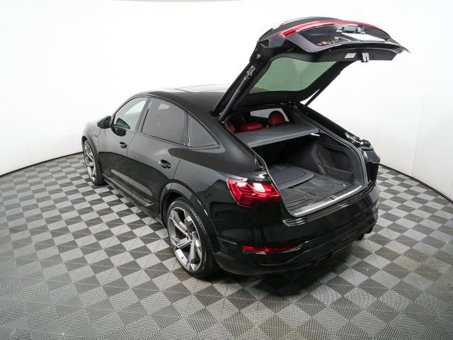 Used 2024 Audi SQ8 e-tron Premium Plus w/ Black Optic Package image 31