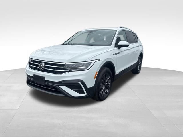 Certified 2024 Volkswagen Tiguan SE image 4