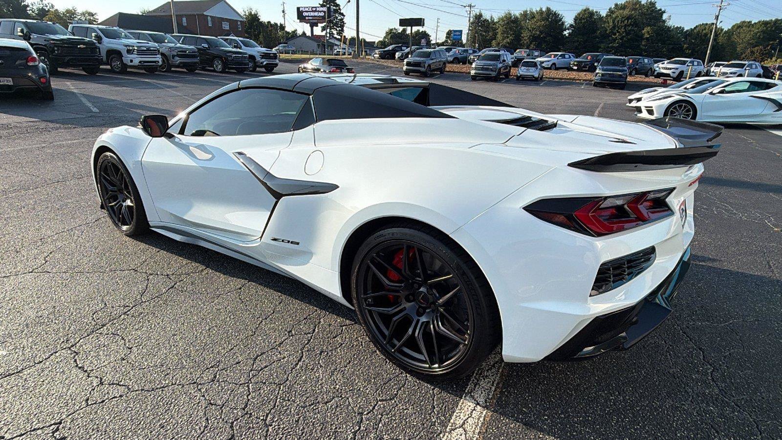 Used 2024 Chevrolet Corvette Z06 RWD image 11