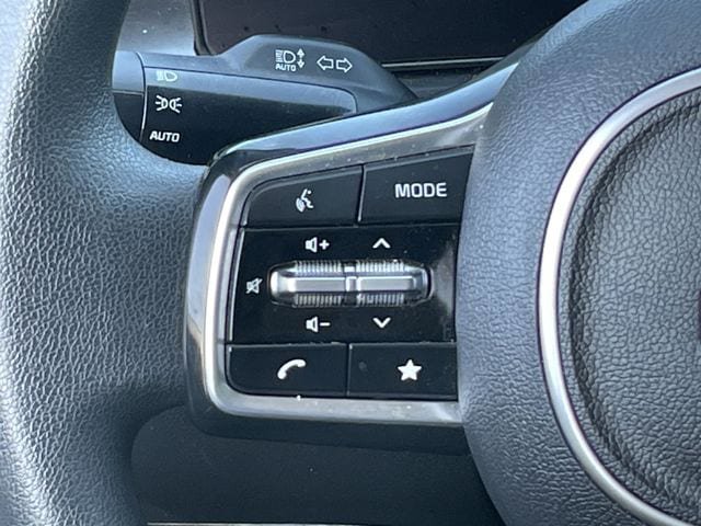 Used 2025 Kia Sorento LX FWD image 12